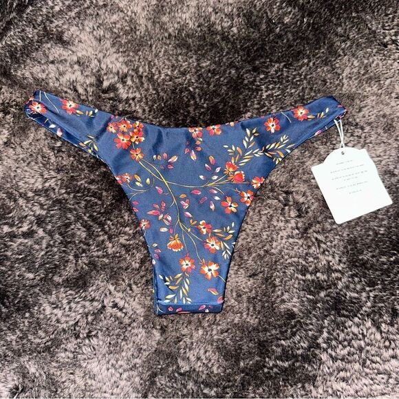 BNWT Kulani Kinis Navy Blue Floral Fleur Minimal Very Cheeky Bikini Bottom Sz S - Picture 3 of 5